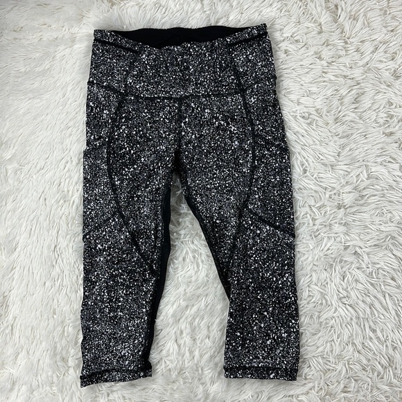 Lululemon Outrun 17" Crop Splatter White Black / Black - Picture 1 of 9